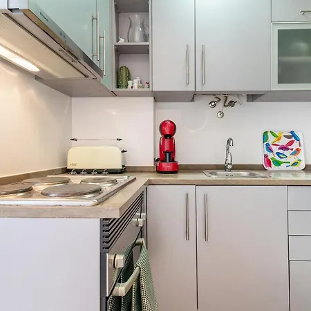 Modern Local In Residential Neighborhood Appartement *