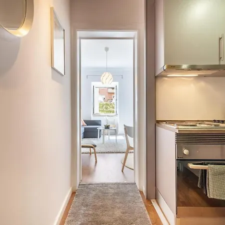 Modern Local In Residential Neighborhood Appartement *